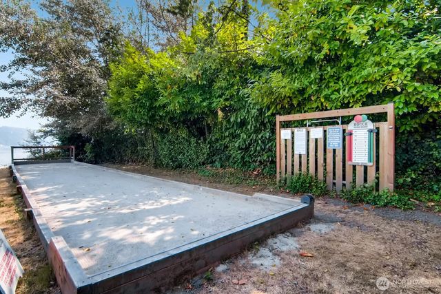 19719 41st Avenue NE, Lake Forest Park, WA 98155