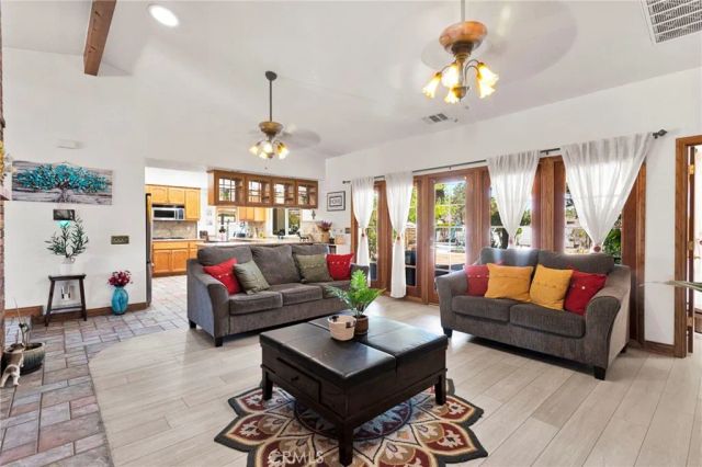 19985 Red Feather, Apple Valley, CA 92307