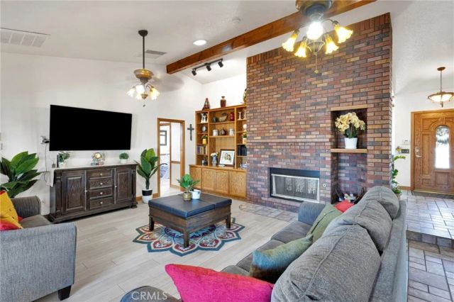 19985 Red Feather, Apple Valley, CA 92307