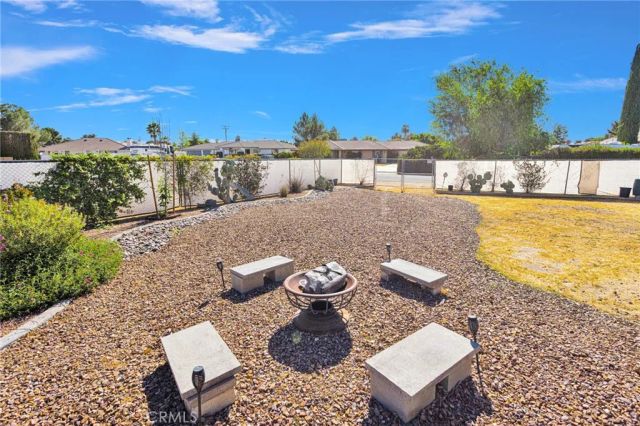 19985 Red Feather, Apple Valley, CA 92307