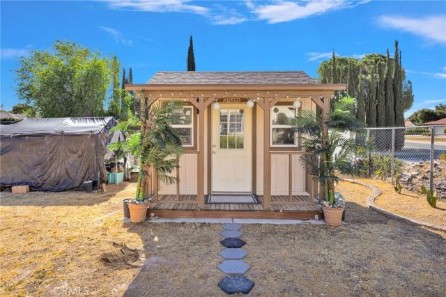 19985 Red Feather, Apple Valley, CA 92307