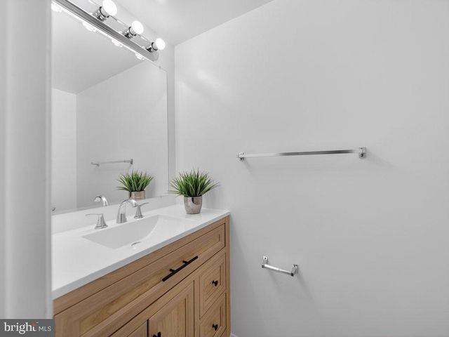 10278 COLONY PARK DR, Fairfax, VA 22032