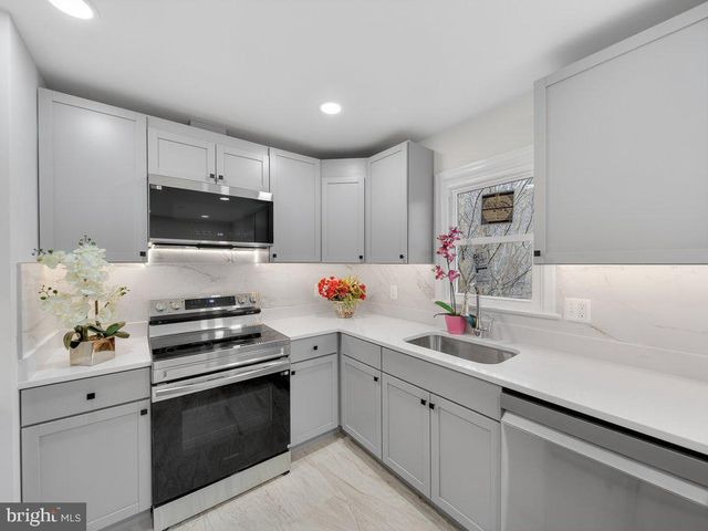 10278 COLONY PARK DR, Fairfax, VA 22032