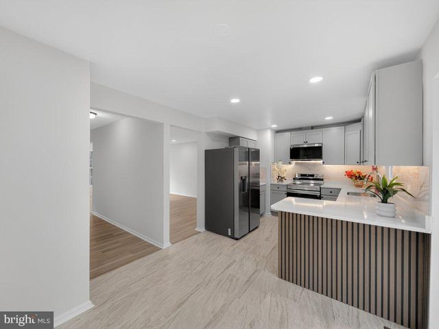 10278 COLONY PARK DR, Fairfax, VA 22032