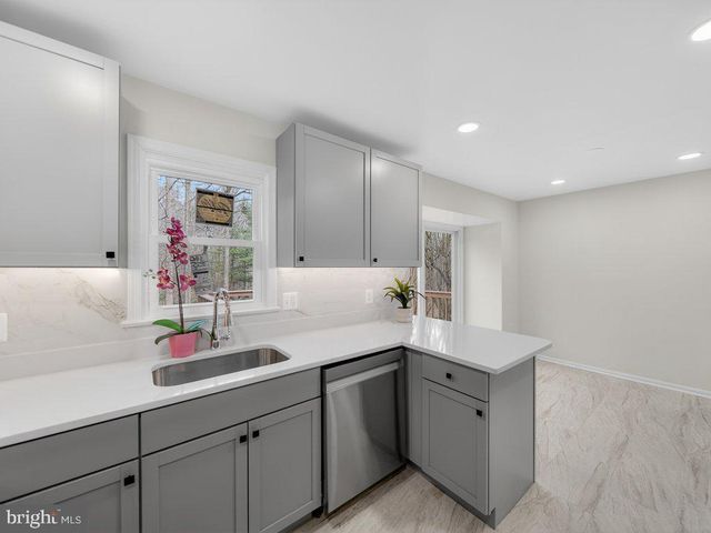 10278 COLONY PARK DR, Fairfax, VA 22032