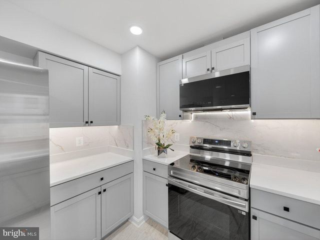 10278 COLONY PARK DR, Fairfax, VA 22032