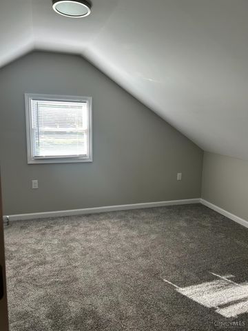 16 E Charlotte Avenue, Wyoming, OH 45215