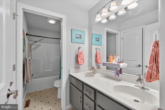 311 ECKER DR, Lititz, PA 17543