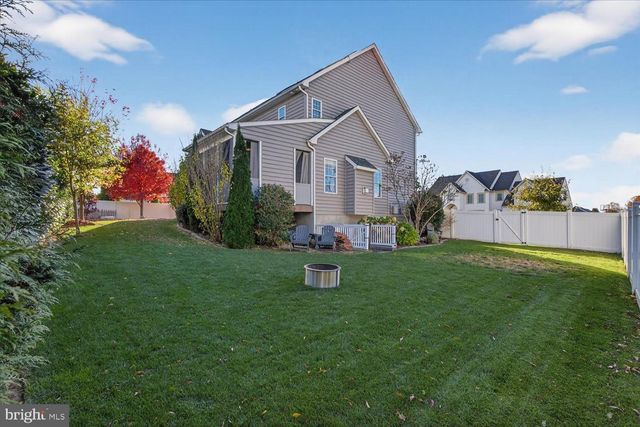 311 ECKER DR, Lititz, PA 17543