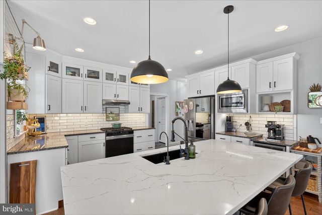 311 ECKER DR, Lititz, PA 17543