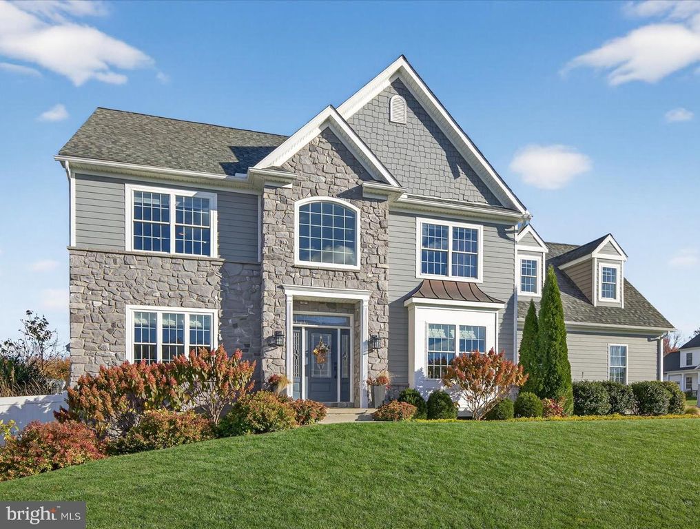 311 ECKER DR, Lititz, PA 17543