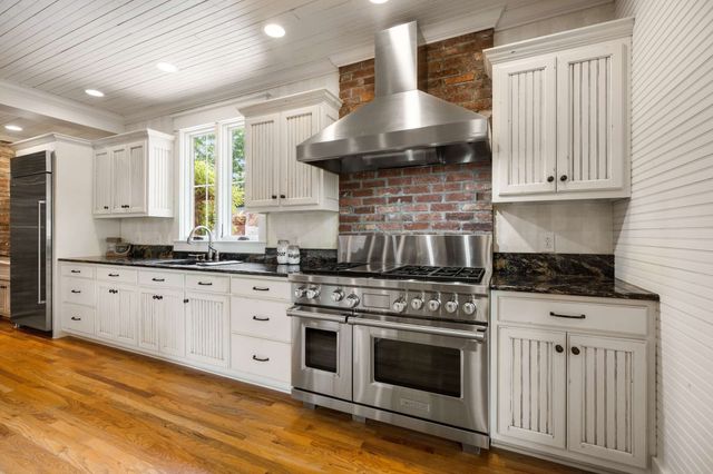 405 Webb Rd, W, Bell Buckle, TN 37020