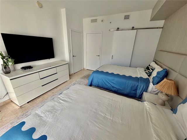 88 SW 7th St 1109, Miami, FL 33130