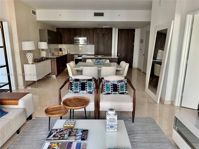 88 SW 7th St 1109, Miami, FL 33130