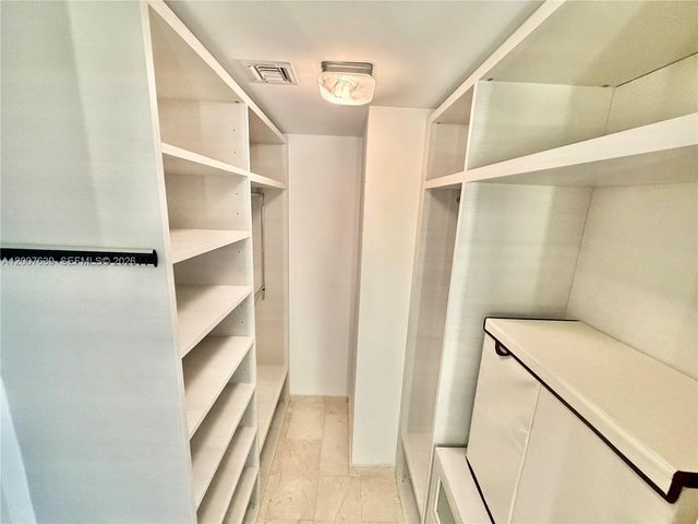 88 SW 7th St 1109, Miami, FL 33130