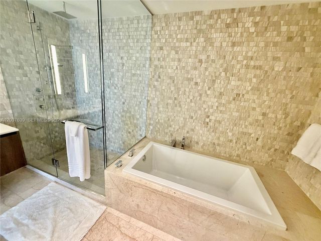 88 SW 7th St 1109, Miami, FL 33130