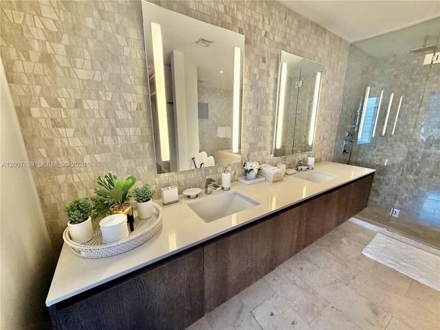 88 SW 7th St 1109, Miami, FL 33130