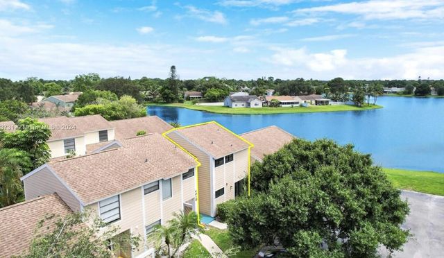402 Lakewood Court 2b, Jupiter, FL 33458