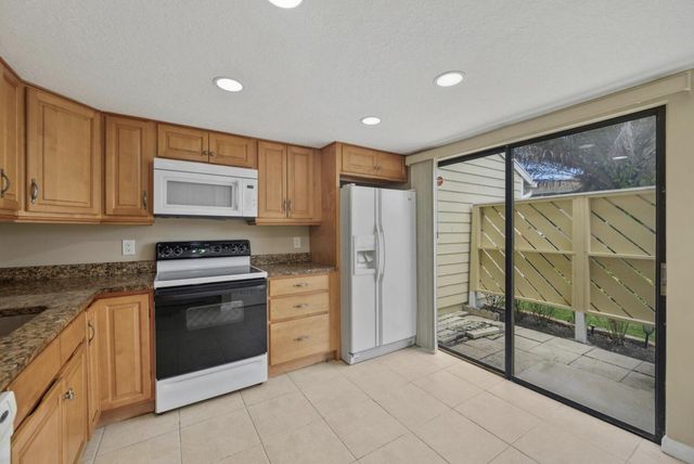 402 Lakewood Court 2b, Jupiter, FL 33458