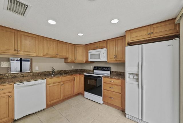 402 Lakewood Court 2b, Jupiter, FL 33458