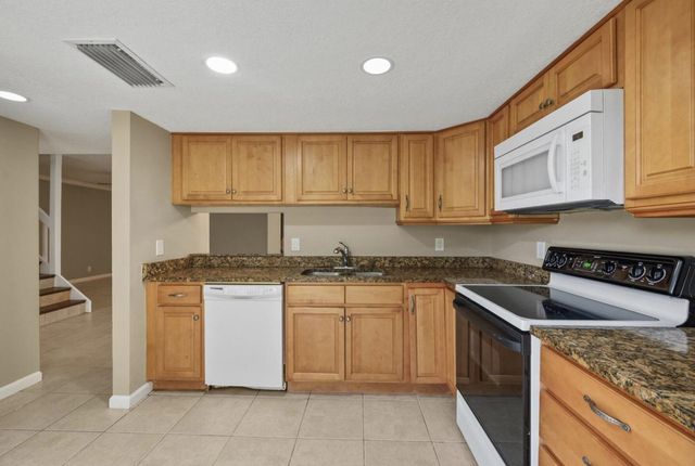 402 Lakewood Court 2b, Jupiter, FL 33458