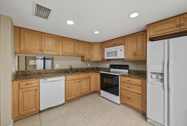 402 Lakewood Court 2b, Jupiter, FL 33458
