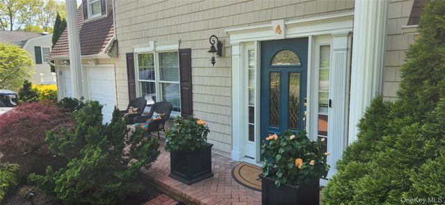4 Harris Court, Commack, NY 11725