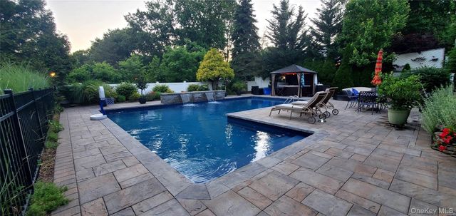 4 Harris Court, Commack, NY 11725