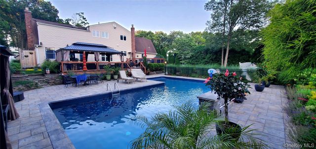 4 Harris Court, Commack, NY 11725