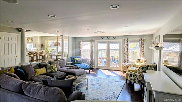 4 Harris Court, Commack, NY 11725