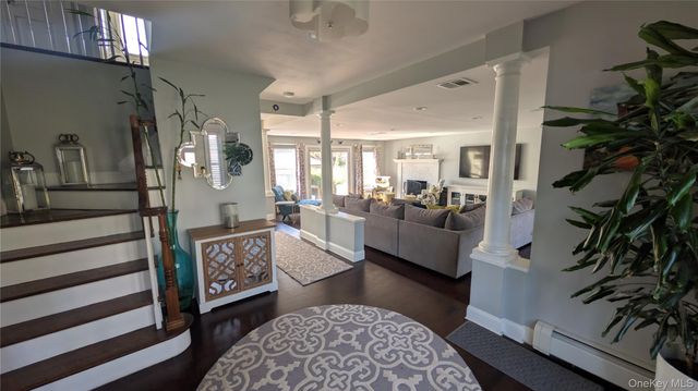 4 Harris Court, Commack, NY 11725