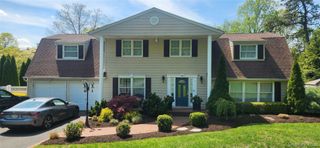 4 Harris Court, Commack, NY 11725