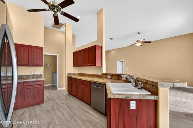 306 Lake Victoria Circle, Melbourne, FL 32940