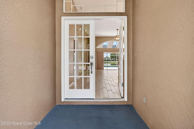 306 Lake Victoria Circle, Melbourne, FL 32940