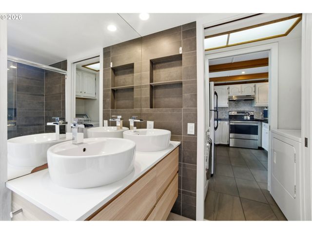 401 N 6TH Ave, Rockaway Beach, OR 97136