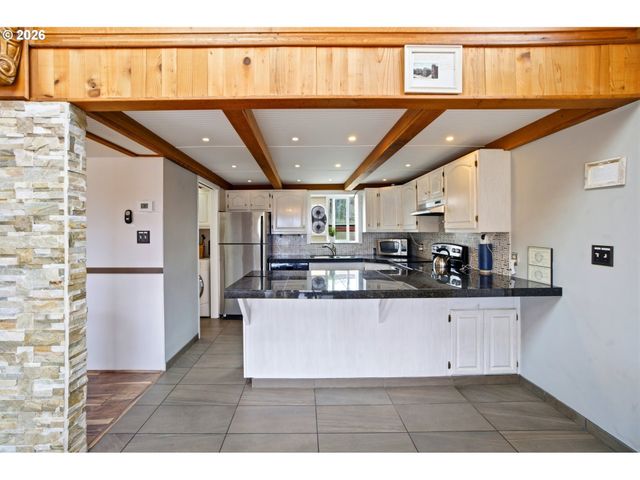 401 N 6TH Ave, Rockaway Beach, OR 97136