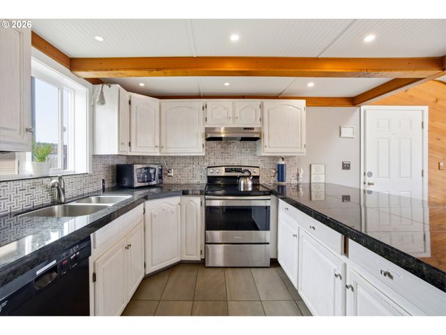 401 N 6TH Ave, Rockaway Beach, OR 97136