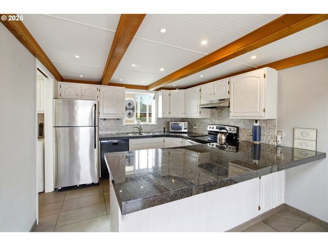 401 N 6TH Ave, Rockaway Beach, OR 97136