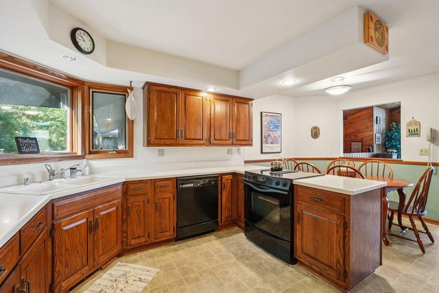 W5706 Bubbling Springs DRIVE, Elkhorn, WI 53121