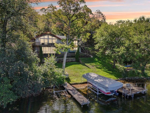 W5706 Bubbling Springs DRIVE, Elkhorn, WI 53121