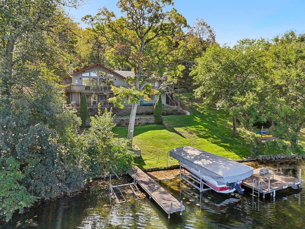 W5706 Bubbling Springs DRIVE, Elkhorn, WI 53121