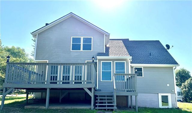 824 S Elk Lane, Bonner Springs, KS 66012