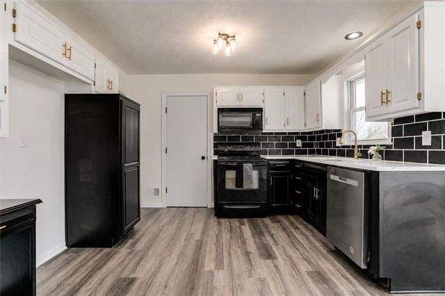 824 S Elk Lane, Bonner Springs, KS 66012