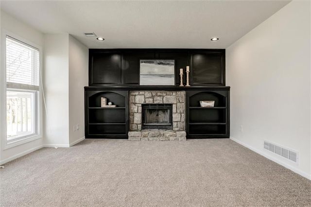 824 S Elk Lane, Bonner Springs, KS 66012
