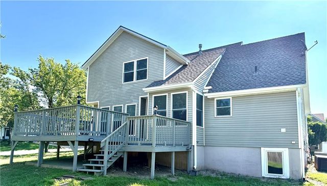 824 S Elk Lane, Bonner Springs, KS 66012