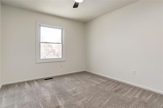 824 S Elk Lane, Bonner Springs, KS 66012