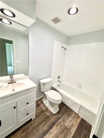 824 S Elk Lane, Bonner Springs, KS 66012