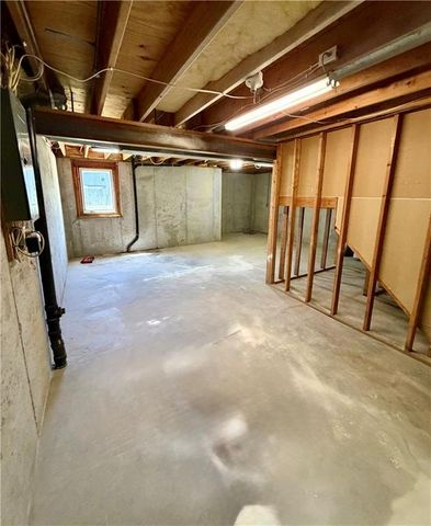 824 S Elk Lane, Bonner Springs, KS 66012