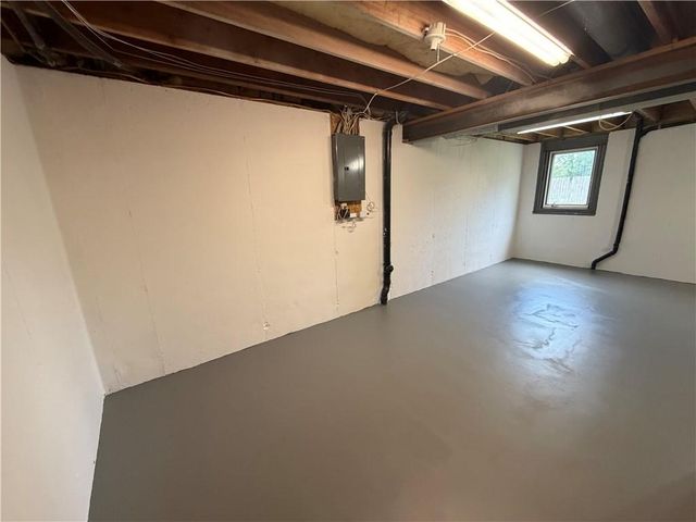 824 S Elk Lane, Bonner Springs, KS 66012