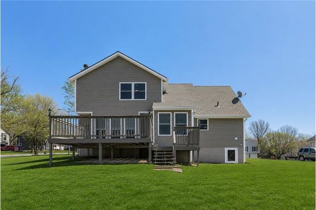 824 S Elk Lane, Bonner Springs, KS 66012
